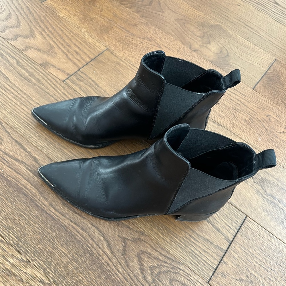 ACNE Jensen boot size 39